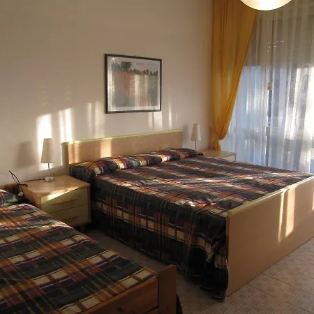 Ritz Apartment *